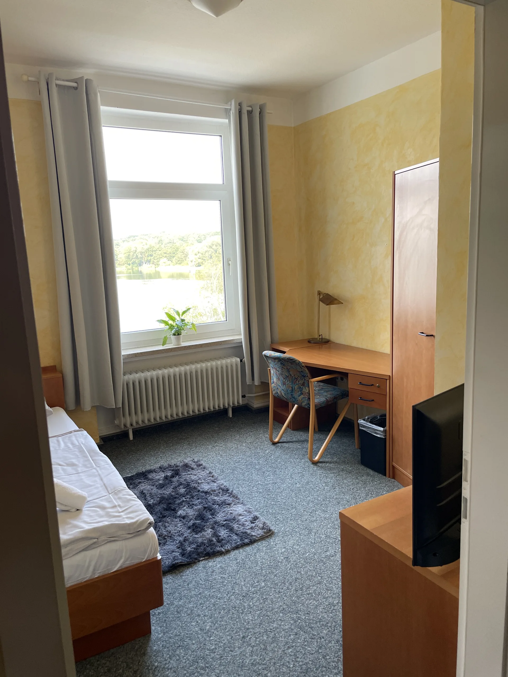 Einzelzimmer mit Blick Richtung Kellersee
